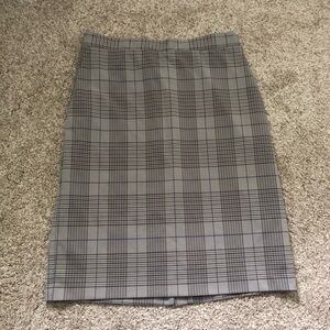 Banana Republic plaid pencil skirt, size small